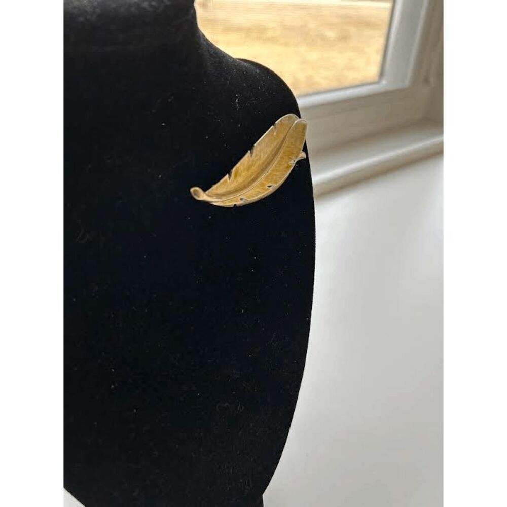 Vintage Couture Signed KRAMER Leaf Pin Brooch